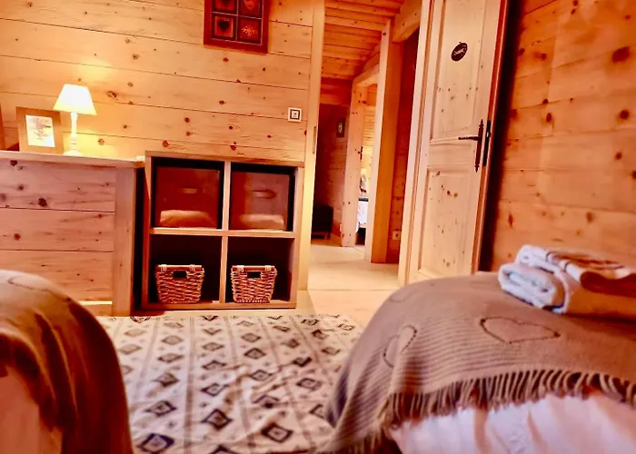 Charming Family Chalet For 8 People, With Private Hot Tub
