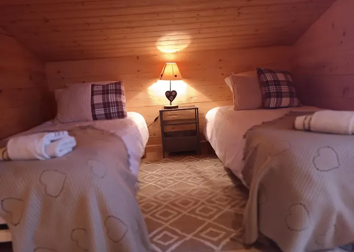 Charming Family Chalet For 8 People, With Private Hot Tub