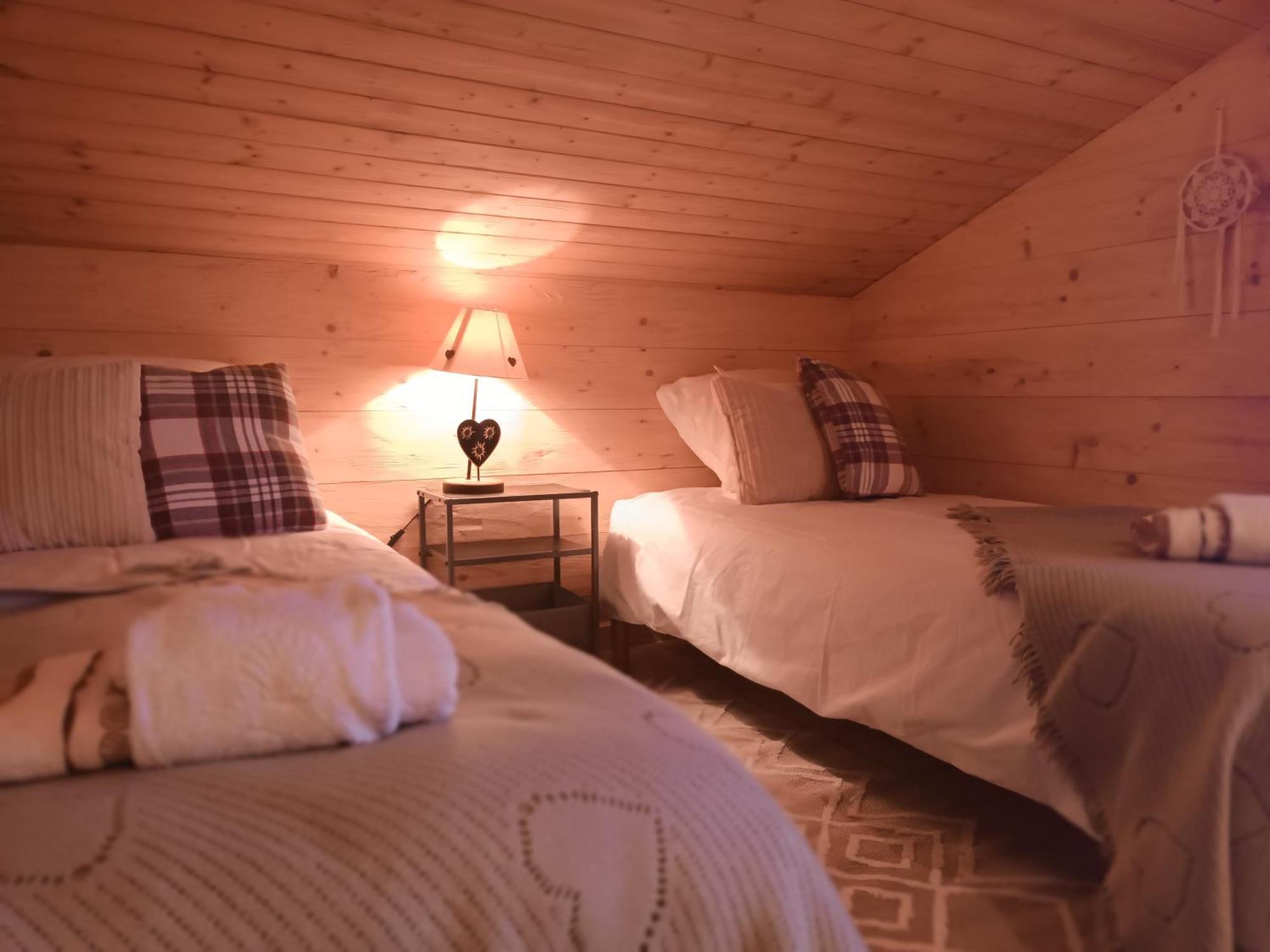 Charming Family For 8 People, With Private Hot Tub Chalet