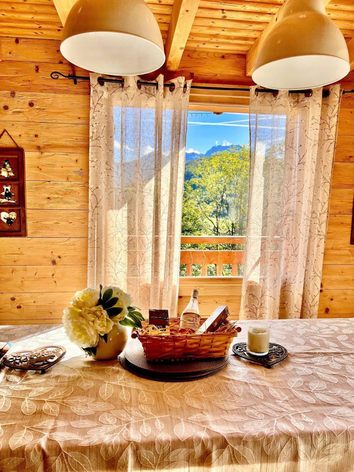 Charming Family For 8 People, With Private Hot Tub *