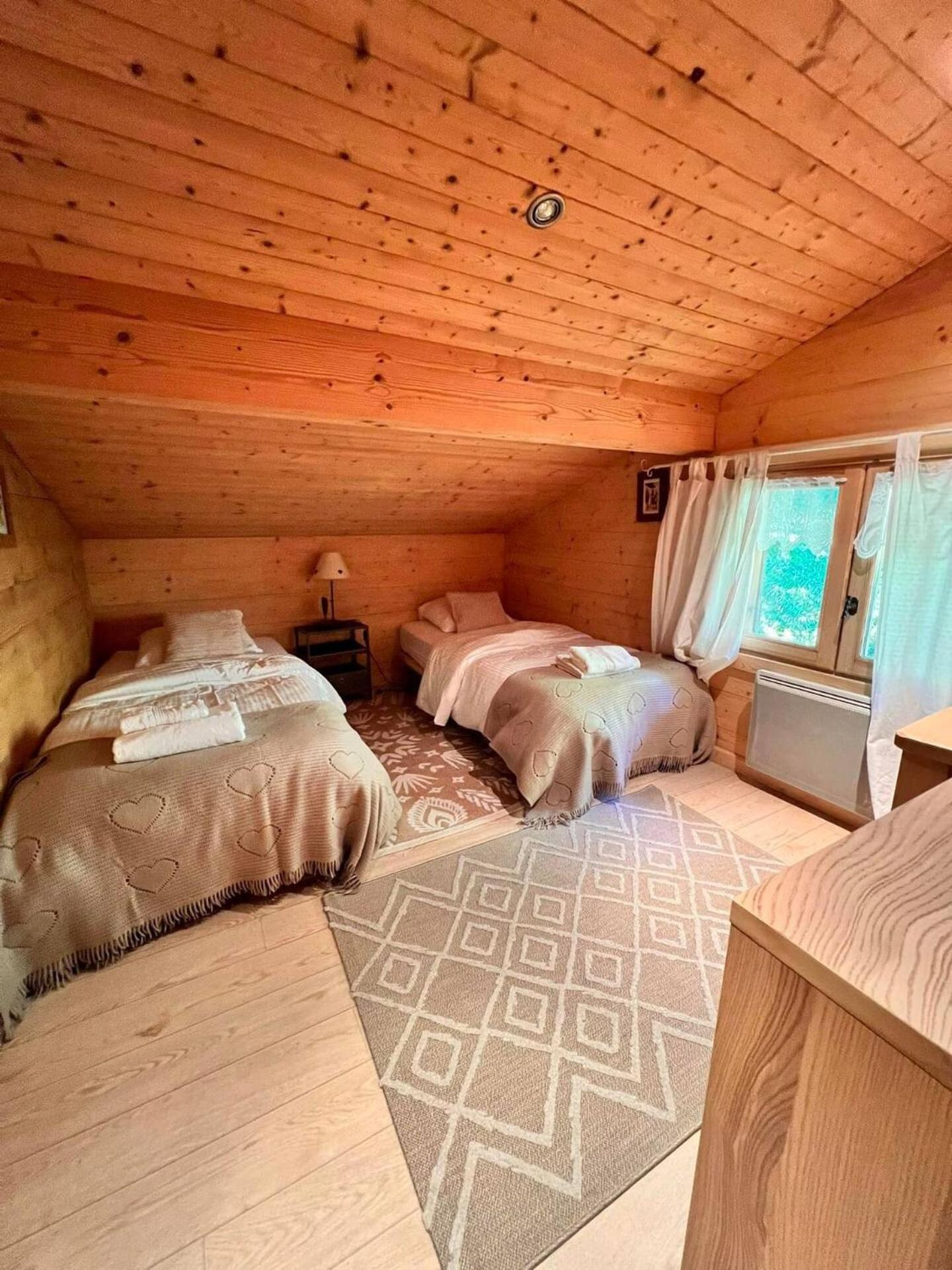 Charming Family For 8 People, With Private Hot Tub Chalet