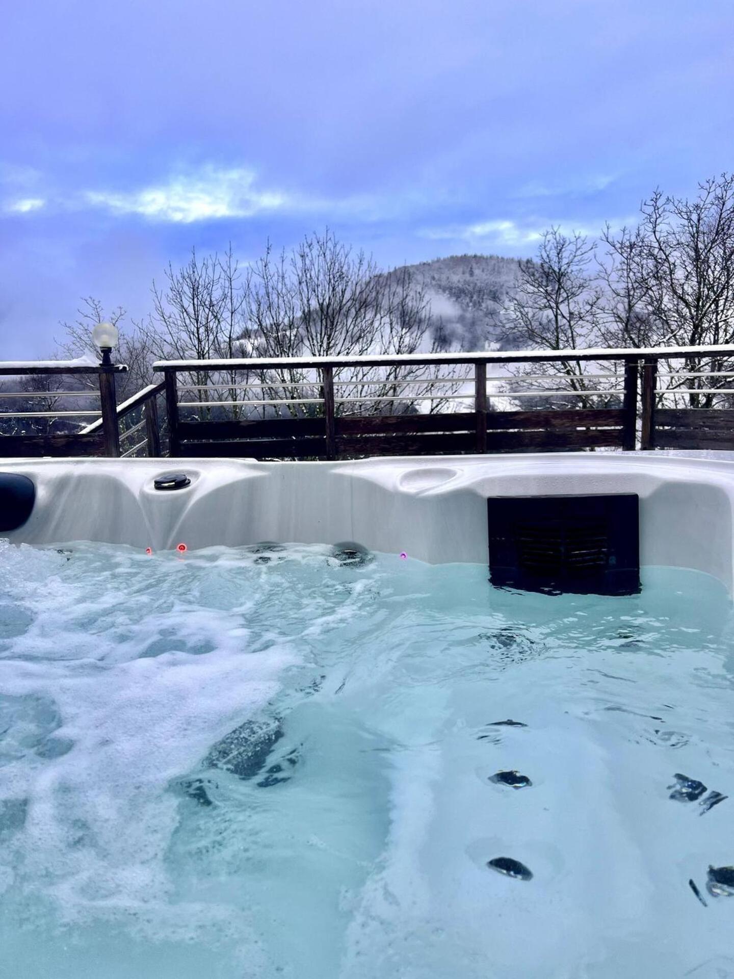 Chalet Charming Family For 8 People, With Private Hot Tub Les Clefs