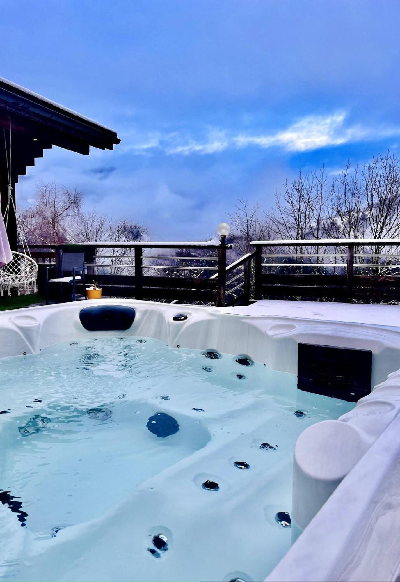 Chalet Charming Family For 8 People, With Private Hot Tub Les Clefs